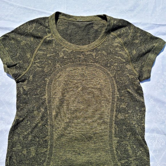 Lululemon Swiftly Tech Short Sleeve Crew - Black / Brave Olive - Size 4 - Picture 5 of 16